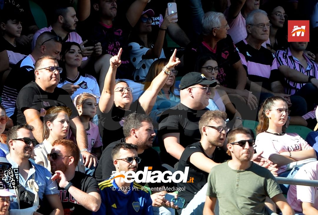 FOTOTIFO Palermo-Sudtirol 2-1, gli scatti ai tifosi al “Renzo Barbera” (GALLERY) - immagine 75