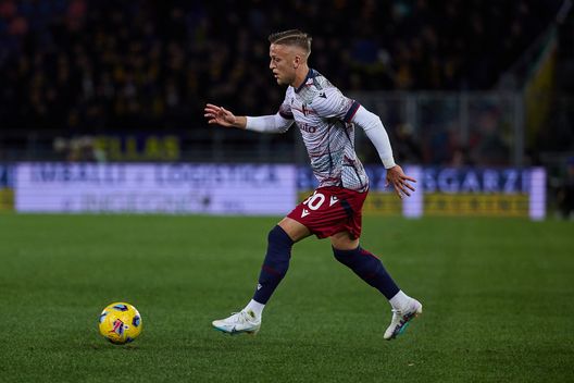BOLOGNA, ITALY - OCTOBER 31: Jesper Karlsson of Bologna FC in action during the Coppa Italia match between Bologna and Hellas Verona at Stadio Renato Dall'Ara on October 31, 2023 in Bologna, Italy. (Photo by Emmanuele Ciancaglini/Getty Images)