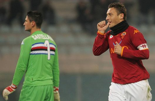 Roma, Italia - 22 dicembre 2007: Francesco Totti esulta dopo aver segnato contro la Sampdoria. (Photo by New Press/Getty Images)