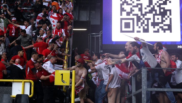 VIDEO Inizia male l’Europeo di Georgia e Turchia: violenti scontri tra i tifosi - immagine 1