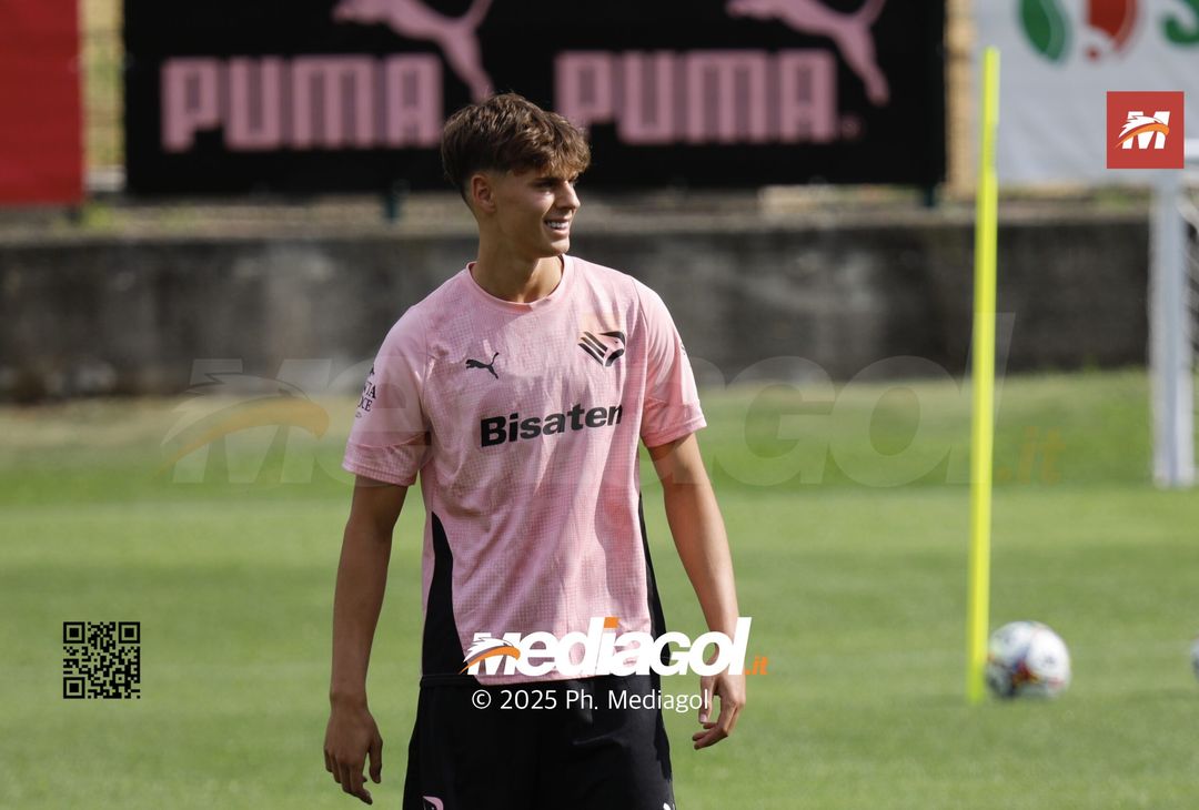 FOTO, allenamenti e contrasti al ritiro del Palermo - immagine 7
