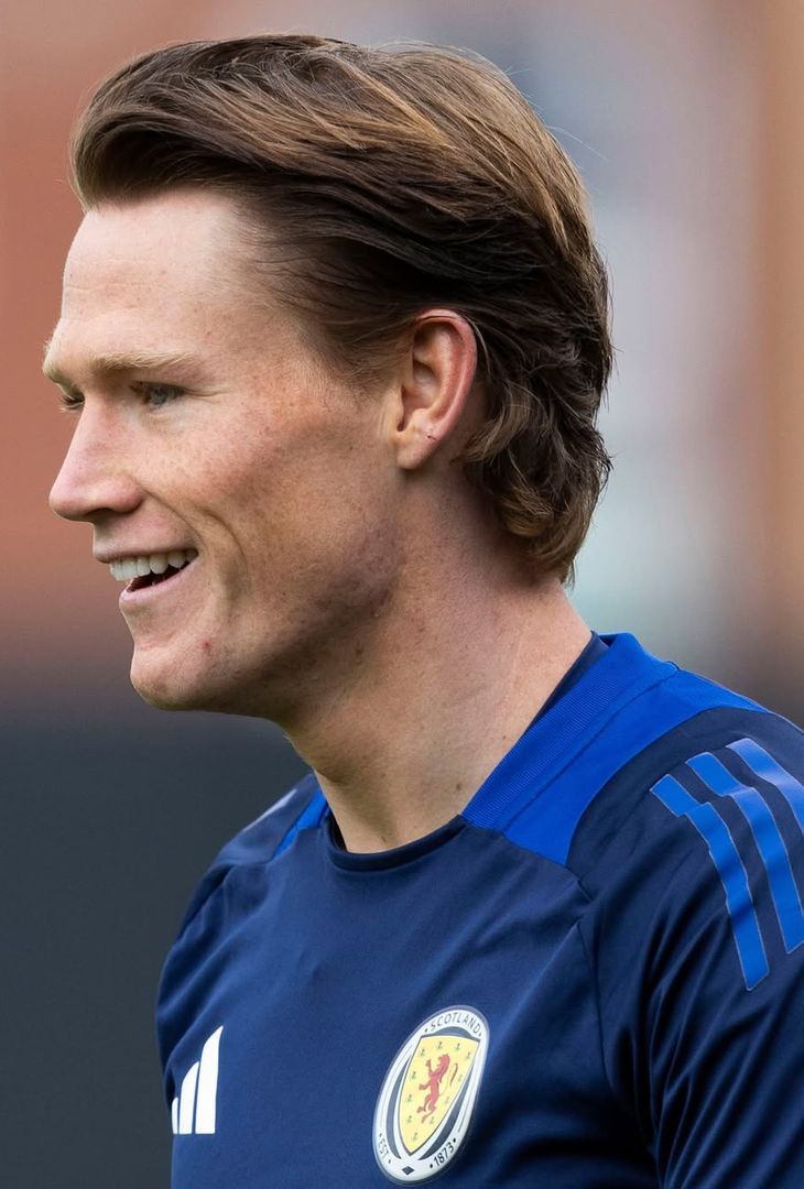 Scozia, inizia il ritiro: sorrisi in nazionale per McTominay e Gilmour – GALLERY - immagine 2