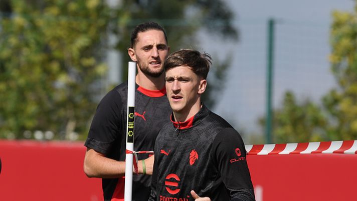 CAIRATE, ITALY - OCTOBER 01: Alexis Saelemaekers of AC Milan looks on during AC Milan training session at Milanello on October 01, 2025 in Cairate, Italy. (Photo by Claudio Villa/AC Milan via Getty Images) Saelemaekers