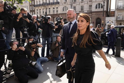 Lady Rooney spiega la guerra con la Vardy in un documentario: “Wayne mi ha detto di dire…”  Lady Rooney spiega la guerra con la Vardy in un documentario: “Wayne mi ha detto di dire…” - immagine 1