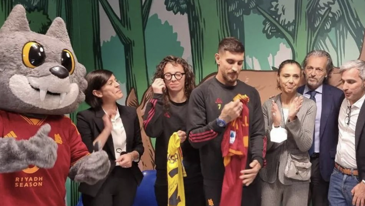 Foto dall'account ufficiale del San Camillo La Roma aiuta il restyling del San Camillo: Pellegrini e Ceasar in visita ai bambini - immagine 1