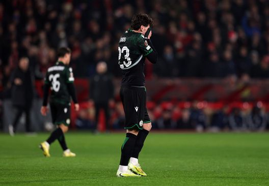 NOTTINGHAM, INGHILTERRA – 29 GENNAIO: Bence Otvos del Ferencvárosi TC reagisce dopo aver segnato un autogol, che porta al primo gol del Nottingham Forest, durante la partita dell’8ª giornata della fase a gironi della UEFA Europa League 2025/26 tra Nottingham Forest FC e Ferencvárosi TC al City Ground, il 29 gennaio 2026 a Nottingham, Inghilterra. (Foto di Michael Regan/Getty Images) Insulti e fuochi d’artificio: Ferencváros multato dopo la partita contro lo Sporting Braga- immagine 2