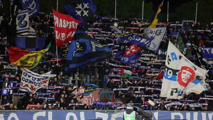 PISA, ITALY - MARCH 2: Fans of Pisa Sporting Club during the Serie A match between Pisa SC and Bologna FC 1909 at Arena Garibaldi on March 2, 2026 in Pisa, Italy. (Photo by Gabriele Maltinti/Getty Images) Roma-Pisa, settore ospiti semivuoto: venduti meno di 700 biglietti - immagine 1