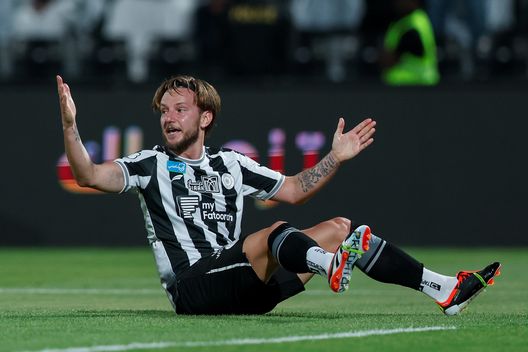 Ivan Rakitic con la maglia dell'Al-Shabab. (Foto di Yasser Bakhsh/Getty Images) Ivan Rakitic con la maglia dell'Al-Shabab (Foto di Yasser Bakhsh/Getty Images)
