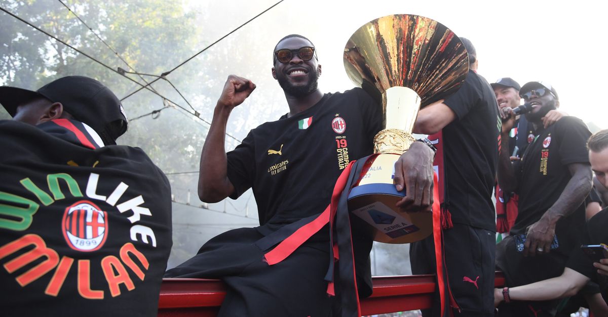 Tomori: “Lo scudetto? Incredibile. Nessuno ci dava favoriti. Quando arrivammo allo stadio…” Tomori: “Lo scudetto? Incredibile. Nessuno ci dava favoriti. Quando arrivammo allo stadio…”