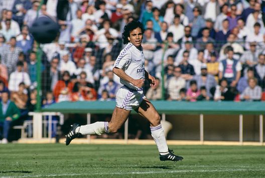 L'attaccante del Real Madrid e del Messico Hugo Sanchez in azione durante una partita del 1989 a Madrid Maradona è del Napoli: 5 luglio 1984, la storia ha voluto una data- immagine 5