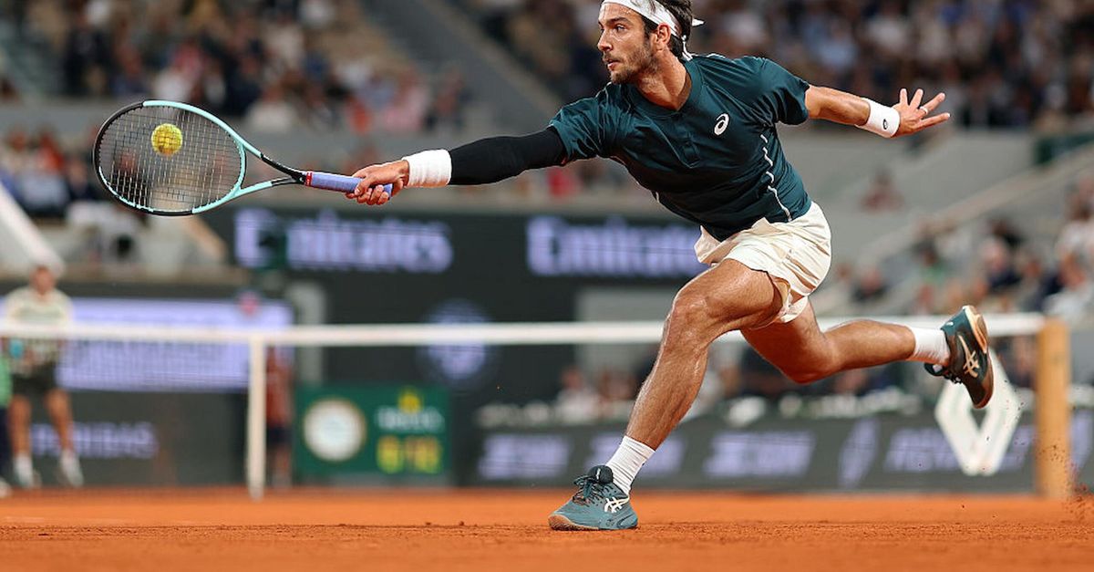 Roland Garros, Musetti quasi in lacrime dopo il ritiro. Alcaraz: “Così è brutto” Roland Garros, Musetti quasi in lacrime dopo il ritiro. Alcaraz: “Così è brutto”