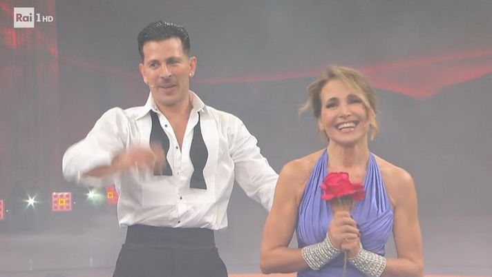 Ballando con le Stelle, la reazione di Alba Parietti alla performance di Barbara D’Urso Ballando con le Stelle, la reazione di Alba Parietti alla performance di Barbara D’Urso - immagine 1
