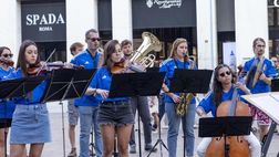 Milano si colora di azzurro per il ritorno della Nazionale | VIDEO