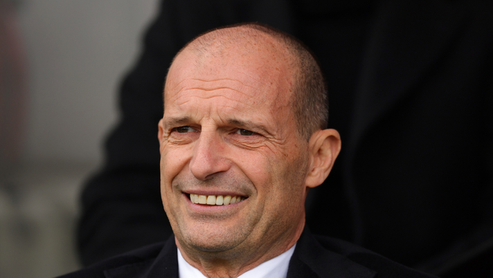 Massimiliano Allegri (allenatore AC Milan), qui durante una conferenza stampa con i rossoneri a Milanello | Milan News (Getty Images) Napoli, Varriale: “Sorpasso al Milan? Lo scontro al Maradona può essere decisivo” - immagine 1