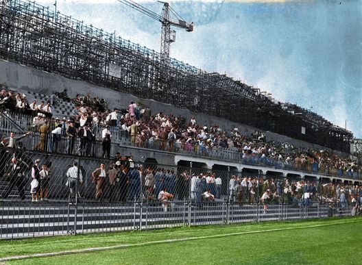 San Siro. Costruzione del secondo anello nel 1954 (Foto tratta da profilo X @nostalgiafutbo1) tar-lombardia-respinge-sospensiva-san-siro-vincolo
