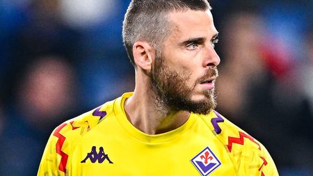 GENOA, ITALY - OCTOBER 31: David De Gea of Fiorentina looks on during the Serie A match between Genoa and Fiorentina at Stadio Luigi Ferraris on October 31, 2024 in Genoa, Italy. (Photo by Simone Arveda/Getty Images)