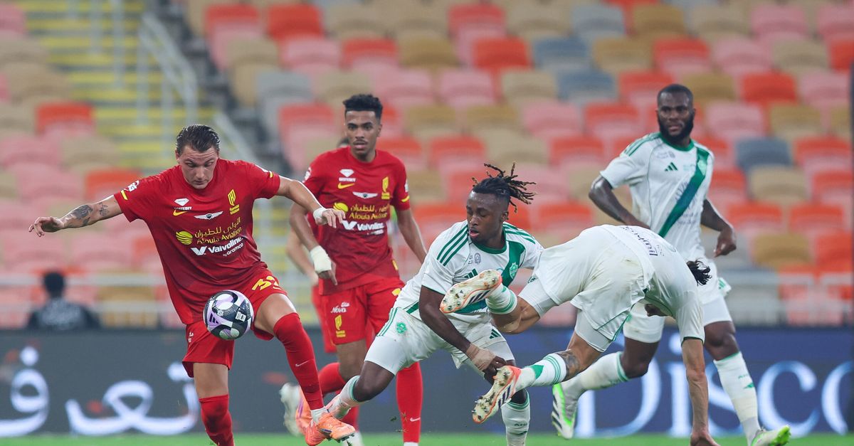 Retegui, che errore: prende il palo a porta vuota