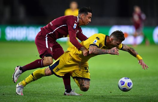 TURIN, ITALY - MAY 03: Juraj Kucka of Parma Calcio 1913 is challenged by Armando Izzo of Torino FC during the Serie A match between Torino FC and Parma Calcio at Stadio Olimpico di Torino on May 03, 2021 in Turin, Italy. Sporting stadiums around Italy remain under strict restrictions due to the Coronavirus Pandemic as Government social distancing laws prohibit fans inside venues resulting in games being played behind closed doors. (Photo by Valerio Pennicino/Getty Images)
