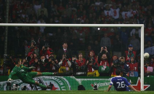 Il celebre scivolone di Terry. (Foto di Alex Livesey/Getty Images) Makélélé: “Champions 2008? Terry voleva fare l’eroe, siamo stati puniti”- immagine 4