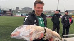 Norvegia, giocatore del Varhaug migliore in campo: il premio è tutto da ridere