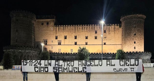FOTO L’omaggio della Curva A del Napoli al giovane Samuele: lo striscione- immagine 2