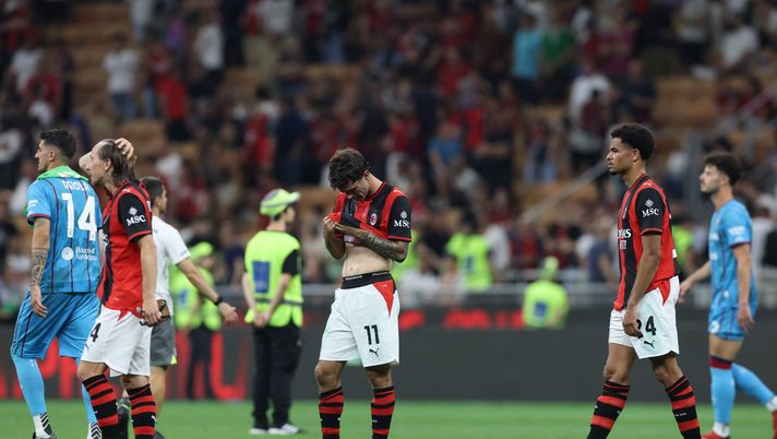 MILAN, ITALY - MAY 24: Christian Pulisic of AC Milan reacts at the end of the Serie A match between AC Milan and Cagliari Calcio at Giuseppe Meazza Stadium on May 24, 2026 in Milan, Italy. (Photo by Claudio Villa/AC Milan via Getty Images) Milan clamorosamente fuori dalla Champions, Ibrahimovic scortato via dallo stadio - immagine 1
