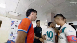 VIDEO / Il rosso più surreale della storia? Espulso per colpa delle mutande