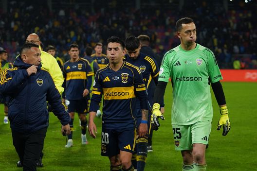 I giocatori del Boca Juniors sconsolati dopo la sconfitta in coppa (Photo by Joaquín Camiletti/Getty Images) Boca Juniors, che caos! Eliminato dalla coppa, arrivano duri attacchi contro la proprietà- immagine 2