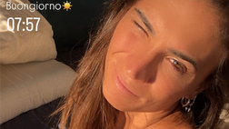 Carolina, buongiorno ai fan da assonnata. Lady Cassano incanta anche di prima mattina