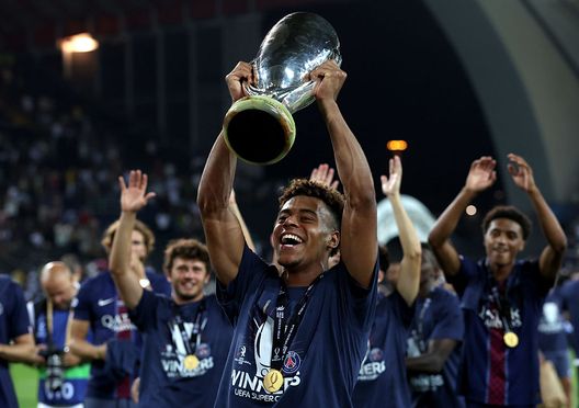 Udine, Italia - 13 agosto 2025: Désiré Doué festeggia la vittoria della Supercoppa UEFA. (Foto di Claudio Villa/Getty Images) Vieira sorprende tutti ed elogia Doué: “È lui il più talentuoso d’Europa”- immagine 2