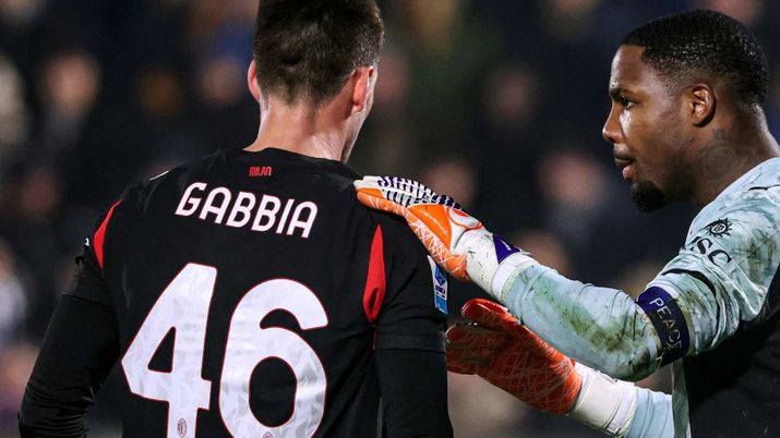 Matteo Gabbia difensore AC Milan qui con il capitano e portiere Mike Maignan
