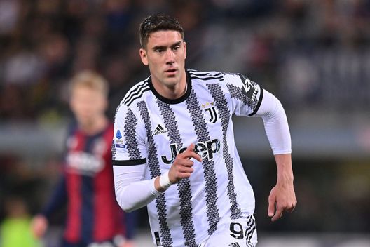 BOLOGNA, ITALY - APRIL 30: Dusan Vlahovic of Juventus looks on during the Serie A match between Bologna FC and Juventus at Stadio Renato Dall'Ara on April 30, 2023 in Bologna, Italy. (Photo by Alessandro Sabattini/Getty Images) Milan Juventus