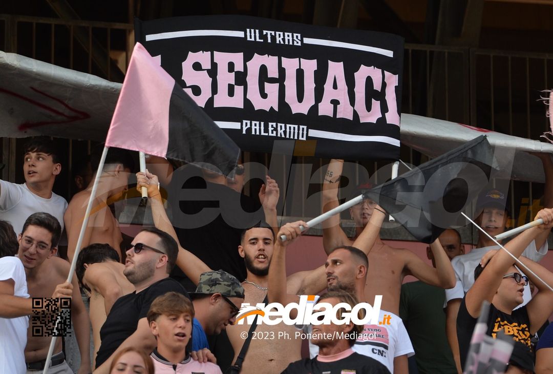 FOTOTIFO Palermo-Feralpisalò 3-0, gli scatti ai tifosi al “Renzo Barbera” (GALLERY) - immagine 49