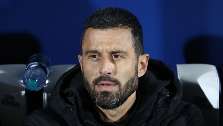 COMO, ITALY - NOVEMBER 28: US Sassuolo coach Fabio Grosso looks on during the Serie A match between Como 1907 and US Sassuolo Calcio at Giuseppe Sinigaglia Stadium on November 28, 2025 in Como, Italy. (Photo by Marco Luzzani/Getty Images) Como-Sassuolo, Grosso: “Potevamo essere più cattivi. Berardi? Spero nulla di grave”- immagine 2