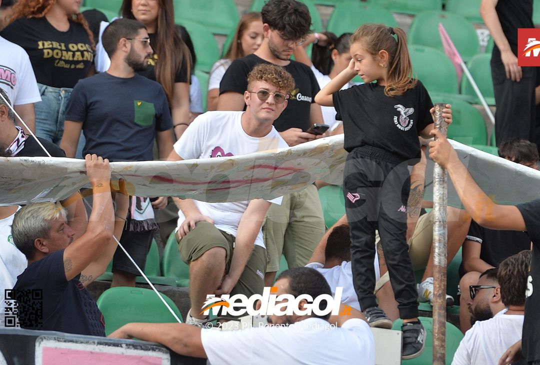FOTOTIFO Palermo-Feralpisalò 3-0, gli scatti ai tifosi al “Renzo Barbera” (GALLERY) - immagine 39