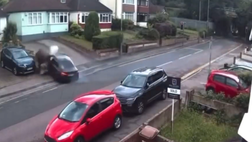 VIDEO / In auto contro un muretto, paura per tre calciatori