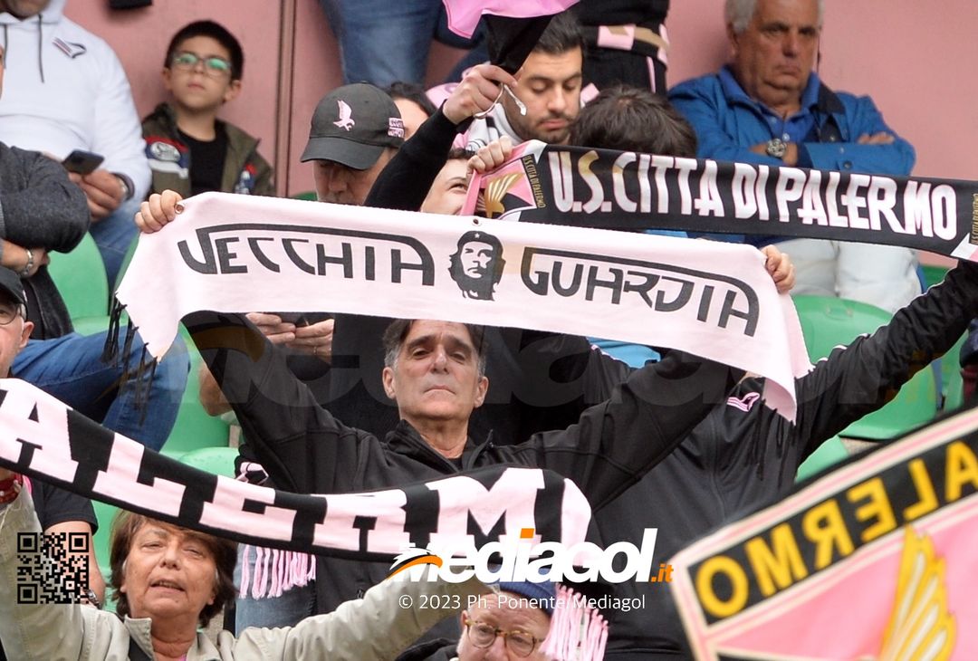 FOTOTIFO Palermo-Cittadella 0-1, gli scatti ai tifosi al “Renzo Barbera” (GALLERY) - immagine 33