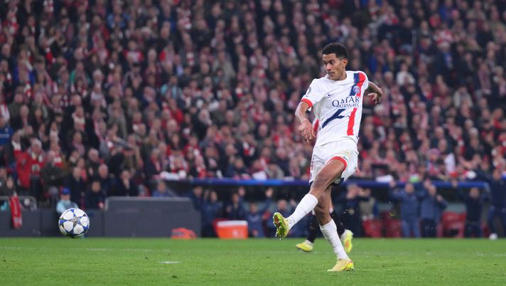 BILBAO, SPAIN - DECEMBER 10: Senny Mayulu of Paris Saint-Germain misses a chance during the UEFA Champions League 2025/26 League Phase MD6 match between Athletic Club and Paris Saint-Germain at Estadio de San Mames on December 10, 2025 in Bilbao, Spain. (Photo by David Ramos/Getty Images) Metz-PSG live: streaming gratis e diretta TV del match di Ligue 1 - immagine 1