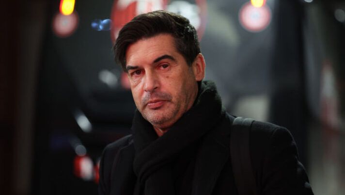 MILAN, ITALY - DECEMBER 29: Head coach of AC Milan Paulo Fonseca arrives before the Serie A match between AC Milan and Roma at Stadio Giuseppe Meazza on December 29, 2024 in Milan, Italy. (Photo by Claudio Villa/AC Milan via Getty Images) FLASH – Milan, esonero a un passo per Fonseca! In arrivo Conceicao, c’è l’accordo - immagine 1