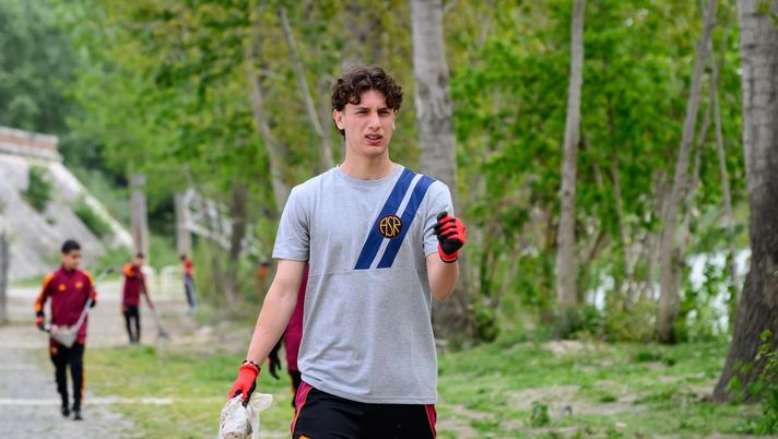 Earth Day 2026, la Roma sul Tevere con AMA e Ogyre: oltre 90 chili di rifiuti raccolti - immagine 1