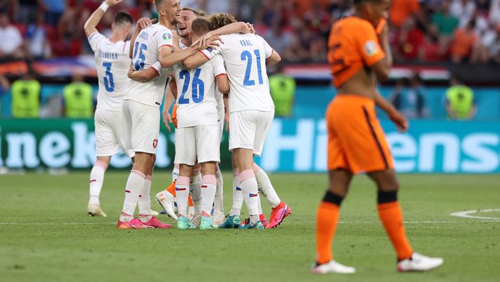 Euro2020, Olanda-Repubblica Ceca 0-2: De Ligt espulso, gol di Holes e Schick - immagine 1