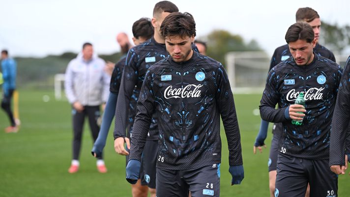 Napoli focalizzato sull'imminente trasferta di Verona: il resoconto della seduta d'allenamento odierna pubblicato dal club azzurro. allenamento napoli