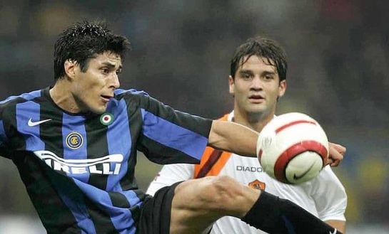 Julio Cruz: “Chi conosce Chivu sa che è uno tosto e lavora tanto. Lo vedo con i giocatori e…”- immagine 3