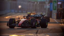 F1 Gp Singapore: Sainz ancora pole position poi Russel e Leclerc. Out Verstappen nel Q3