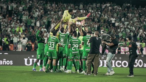 L'intero organico dell'Atletico Nacional omaggia David Ospina alla sua ultima partita al servizio de los Verdolagas (vs Deportes Tolima; Categoria Primera A, 24 maggio)