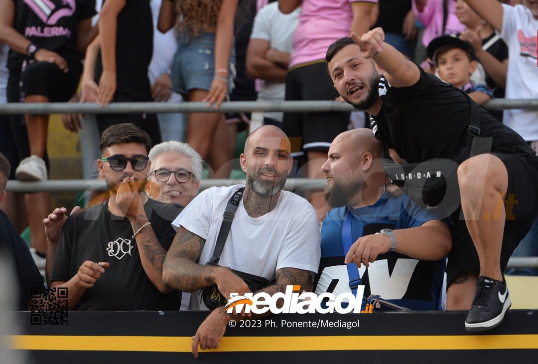 FOTOTIFO Palermo-Feralpisalò 3-0, gli scatti ai tifosi al “Renzo Barbera” (GALLERY) - immagine 46