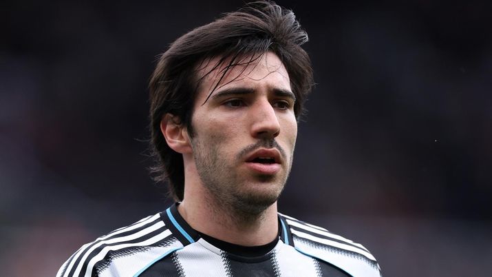 Sandro Tonali, ex centrocampista del Milan ora al Newcastle | Getty Images Ordine: 'Ceduti Tonali e Reijnders, Milan senza base solida'. Rivelazione su Allegri