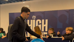 Napoli-Lecce, la squadra è arrivata al Maradona: l’accoglienza dei tifosi IL VIDEO