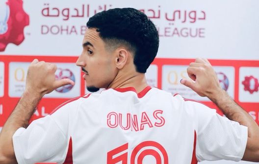 Adam Ounas al momento della presentazione con l'Al-Shamal Sports Club (gennaio 2026)