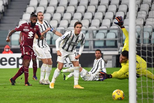 TURIN, ITALY - DECEMBER 05: Nicolas Nkoulou of Torino FC scores his team's first goal during the Serie A match between Juventus and Torino FC at Allianz Stadium on December 05, 2020 in Turin, Italy. Football Stadiums around Italy remain empty due to the Coronavirus Pandemic as Government social distancing laws prohibit fans inside venues resulting in fixtures being played behind closed doors. (Photo by Valerio Pennicino/Getty Images) Torino, il pagellone di fine 2020: Nkoulou 5, un crollo continuo gli costa il posto- immagine 2